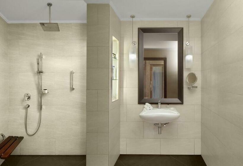 Номер Superior Кровать Кинг, Sheraton Sharjah Beach Resort And Spa