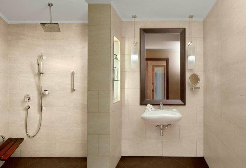 Номер Superior Вид на Море, Sheraton Sharjah Beach Resort And Spa