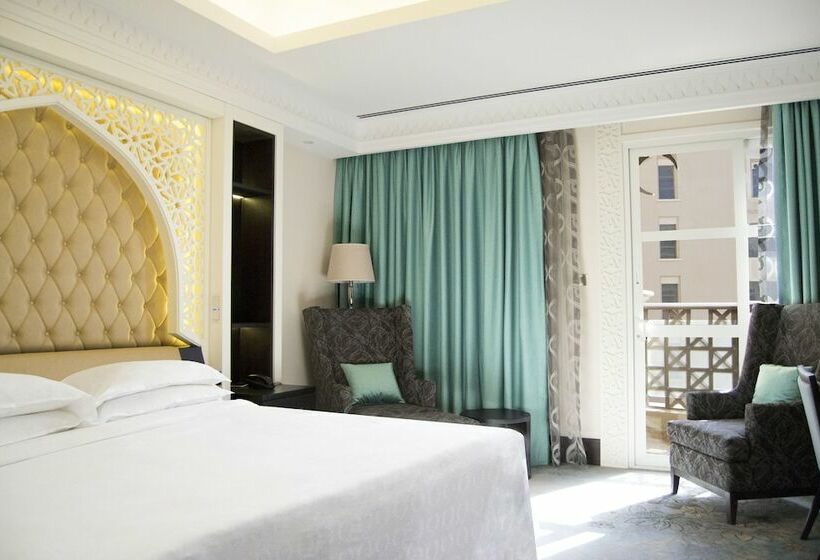 Номер Superior Вид на Море с Балконом, Sheraton Sharjah Beach Resort And Spa