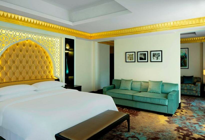 Люкс Клуб, Sheraton Sharjah Beach Resort And Spa