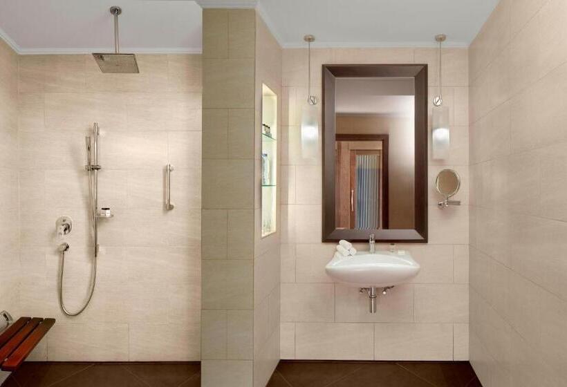 Номер Superior Кровать Кинг, Sheraton Sharjah Beach Resort And Spa