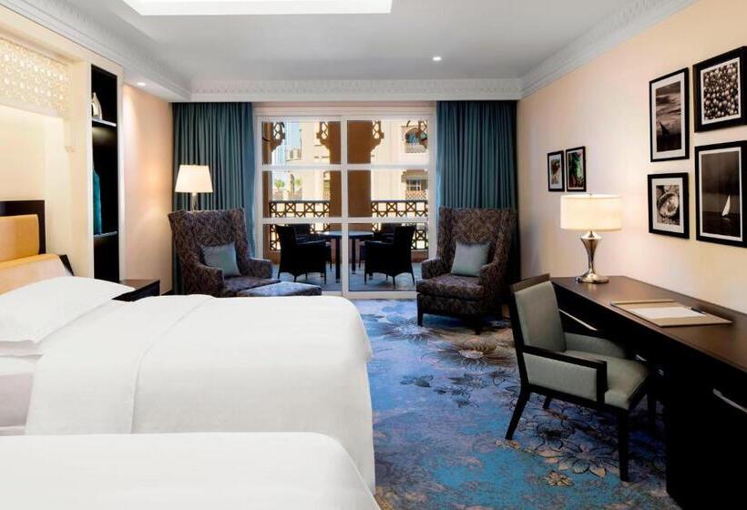 Клубный номер с видом на бассейн, Sheraton Sharjah Beach Resort And Spa