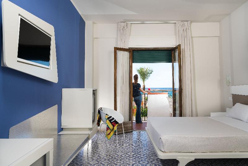 Люкс Клуб, Sheraton Sharjah Beach Resort And Spa