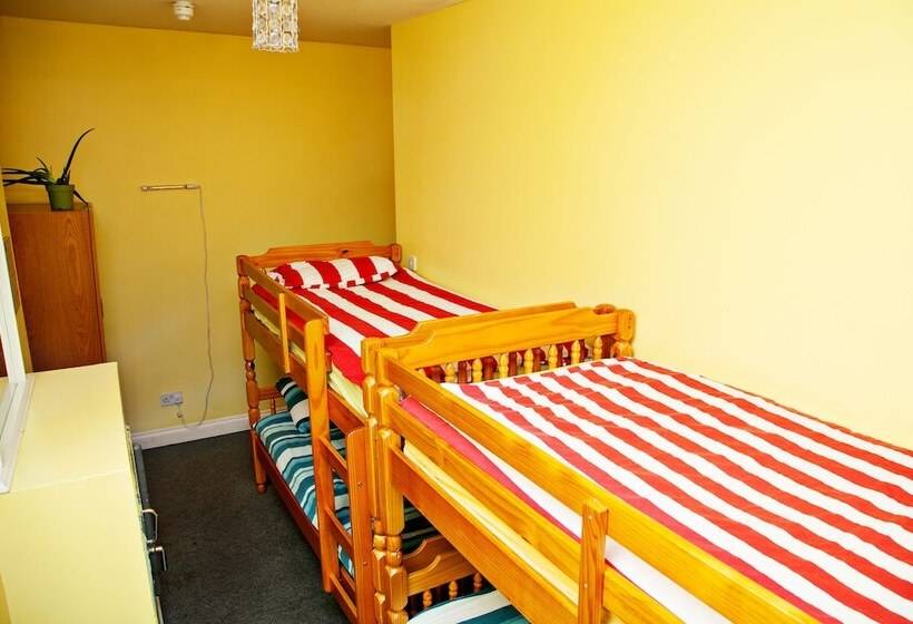 Кровать в Общей Комнате, Homestay Bristol   Hostel