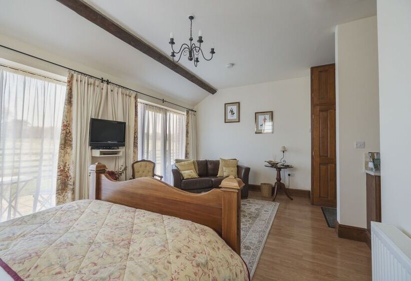اتاق لوکس, Brickfields Farm