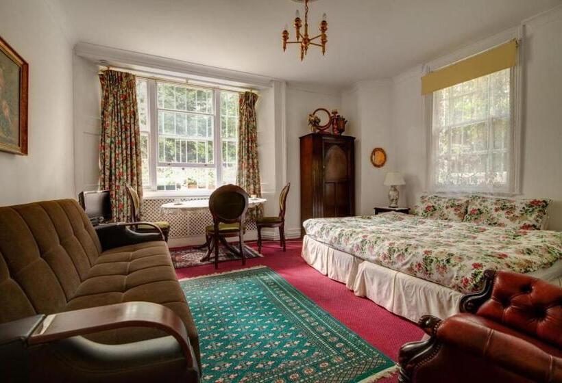 Трехместный Номер Стандарт Вид на Сад, Dawson Place, Juliette's Bed And Breakfast