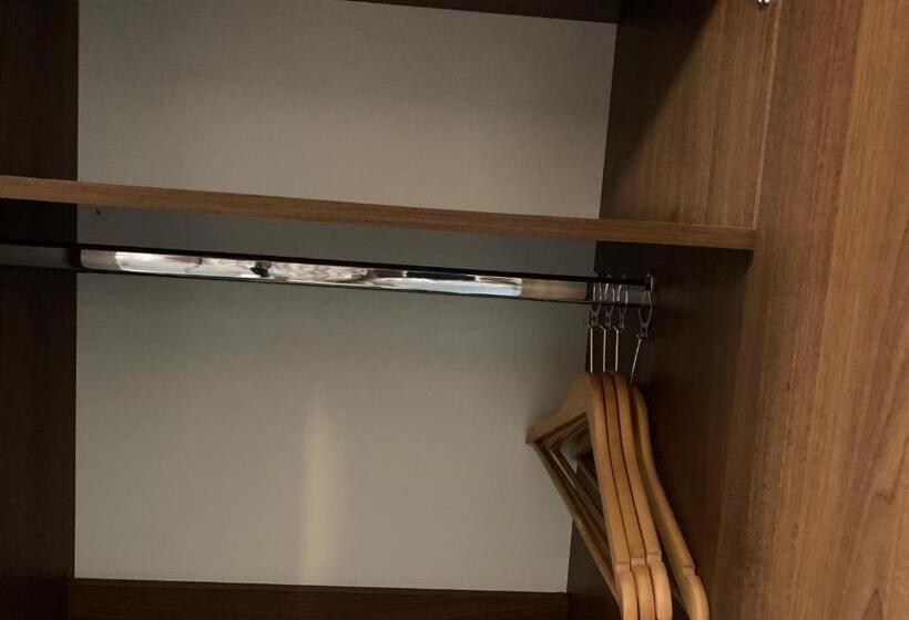 Номер Deluxe, Imperial Salford