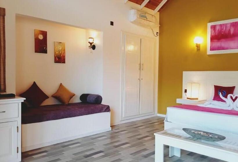 اتاق لوکس, Blue Waves Kite Surfing Beach Resort