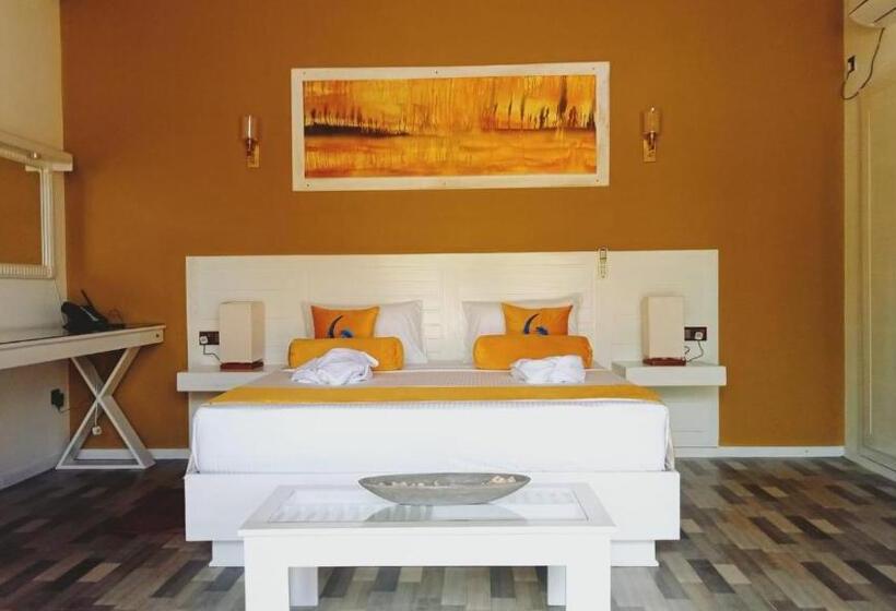 اتاق لوکس, Blue Waves Kite Surfing Beach Resort