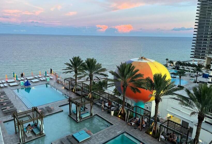 آپارتمان 1 خوابه با تراس, Modern Beachfront Condo With Stunning Ocean View