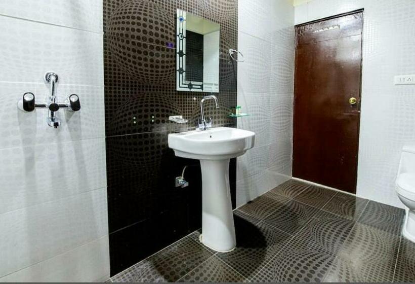 Номер Deluxe, West Cottas Hotel    Couples, Family, Corporate Favorite In Heart Of Jalandhar