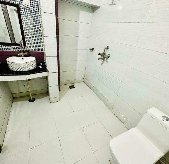 Номер Deluxe, West Cottas Hotel    Couples, Family, Corporate Favorite In Heart Of Jalandhar