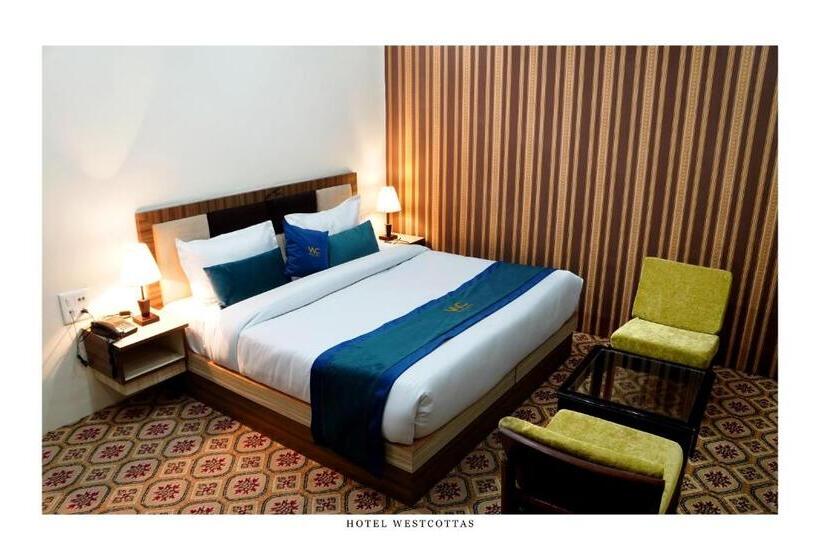 Номер Deluxe, West Cottas Hotel    Couples, Family, Corporate Favorite In Heart Of Jalandhar