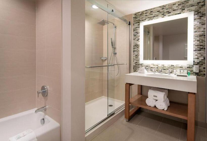 Люкс Deluxe 2 Спальни, The Westin Denver International Airport
