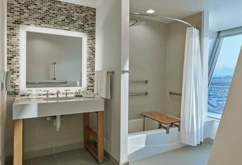 Номер Deluxe, The Westin Denver International Airport