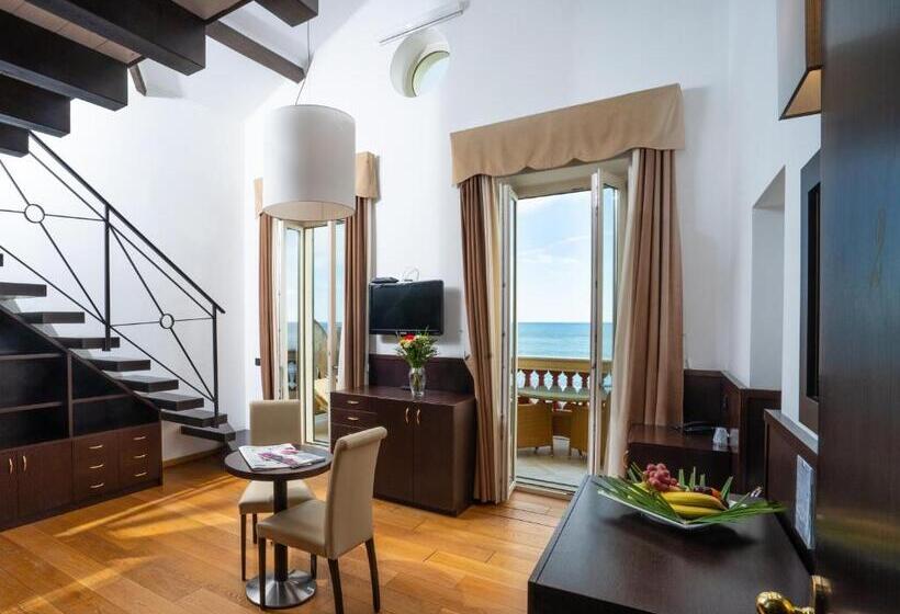سوییت با چشم‌انداز دریا, Villa Eva Beach
