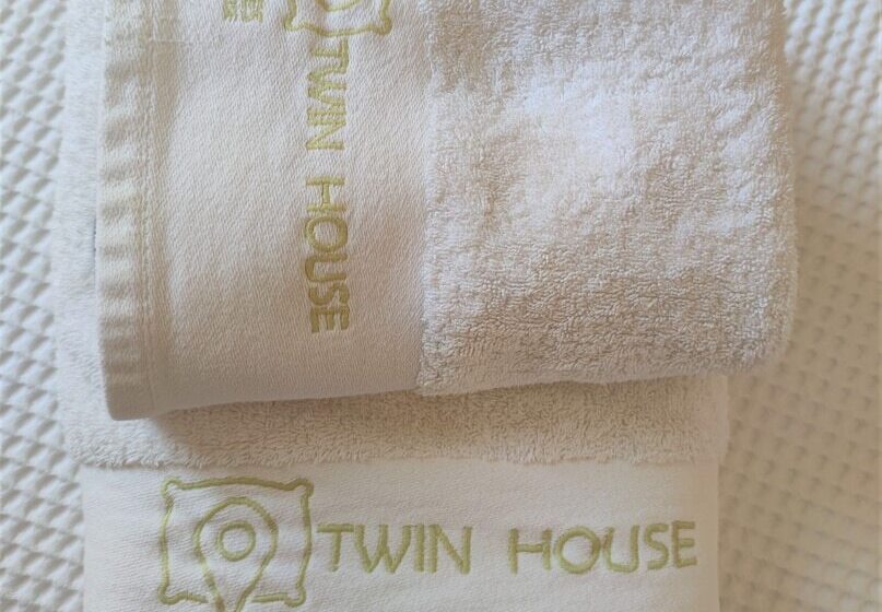 اتاق استاندارد, Twin House