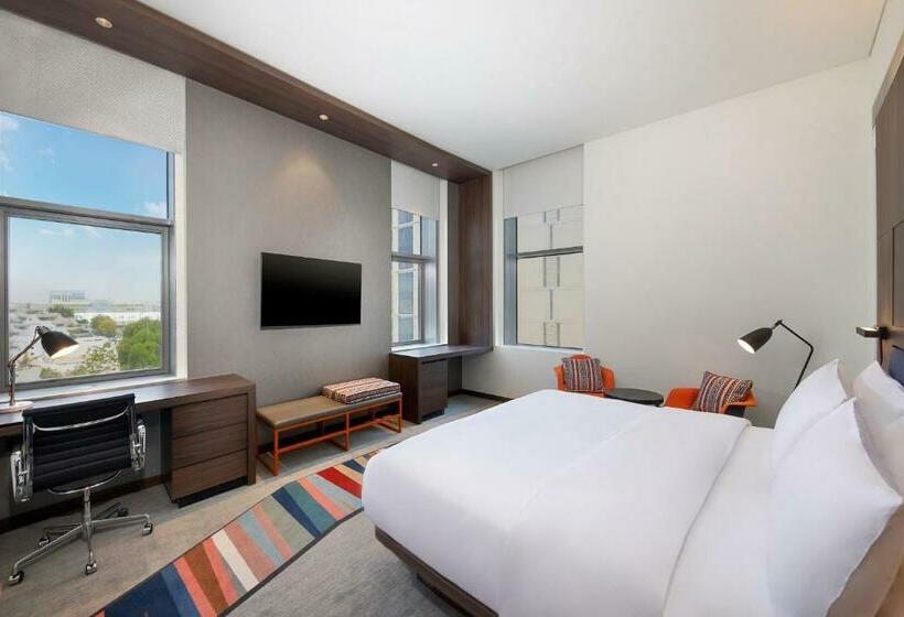 带大床的俱乐部房间, Aloft Dubai Airport
