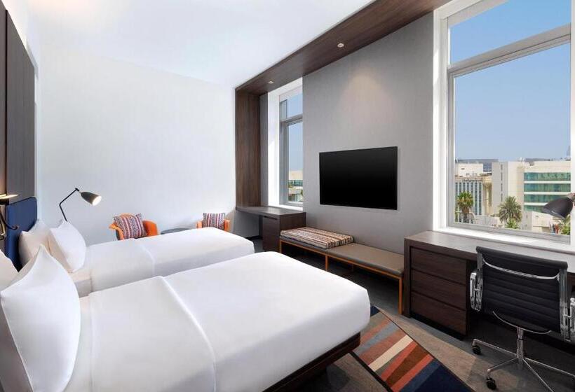 家庭间, Aloft Dubai Airport