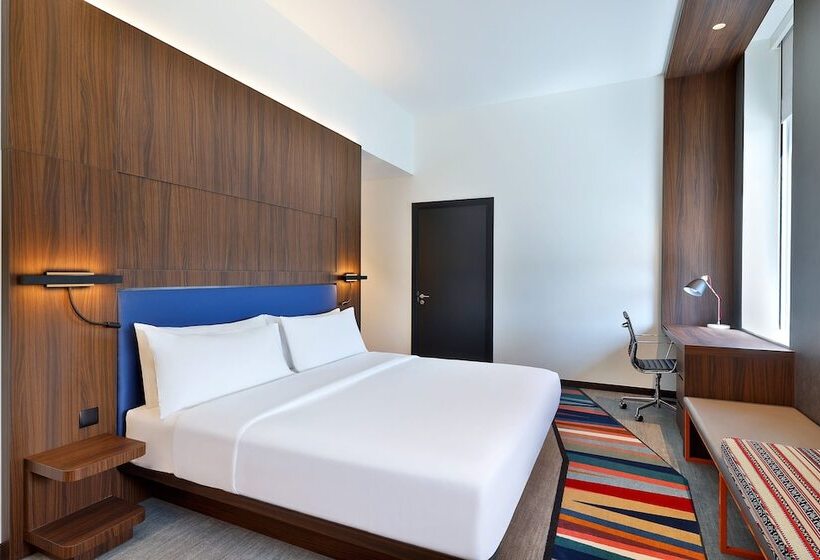 家庭间, Aloft Dubai Airport