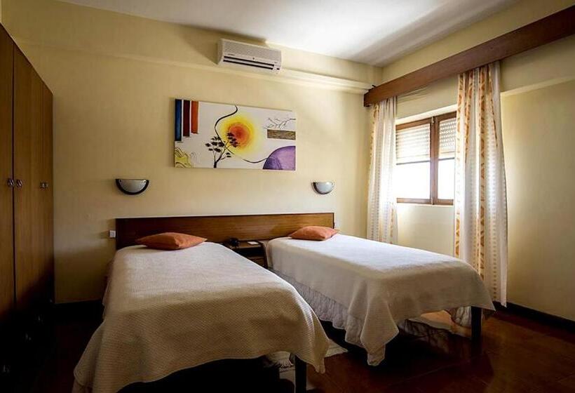 اتاق استاندارد با چشم‌انداز, Apart Hotel Avenida