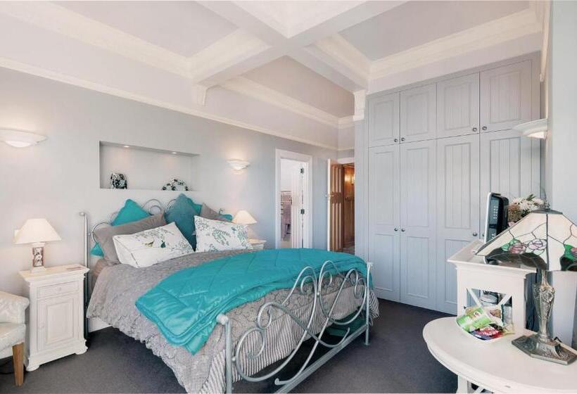 Номер Стандарт Вид на Горы, Dyers House