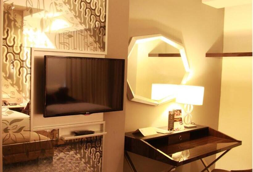 Номер Executive, Aston Bellevue Radio Dalam