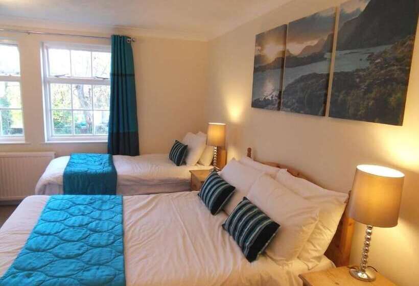 Семейный Номер, Luccombe Manor Country House