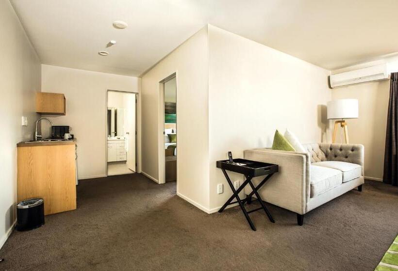 سوییت, Greenlane Suites