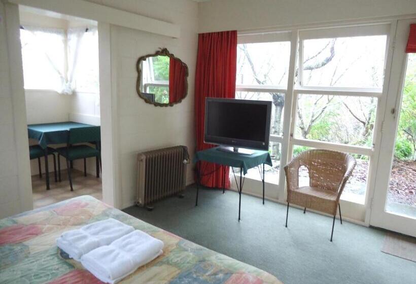 스탠다드 스튜디오, Park Lodge Motel