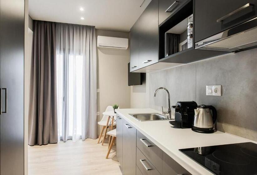 استودیوی استاندارد, Wyz Piraeus