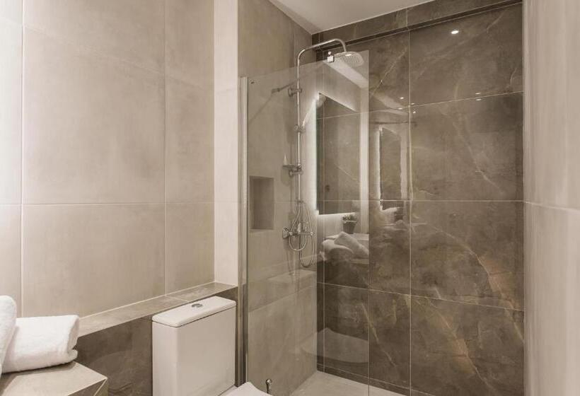استودیوی استاندارد, Wyz Piraeus
