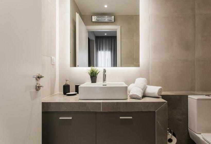 استودیوی استاندارد, Wyz Piraeus