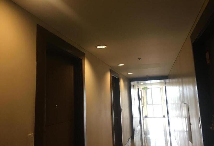 آپارتمان 1 خوابه با بالکن, Cozy Condo Near Naia With Wifi, Pool And Balcony