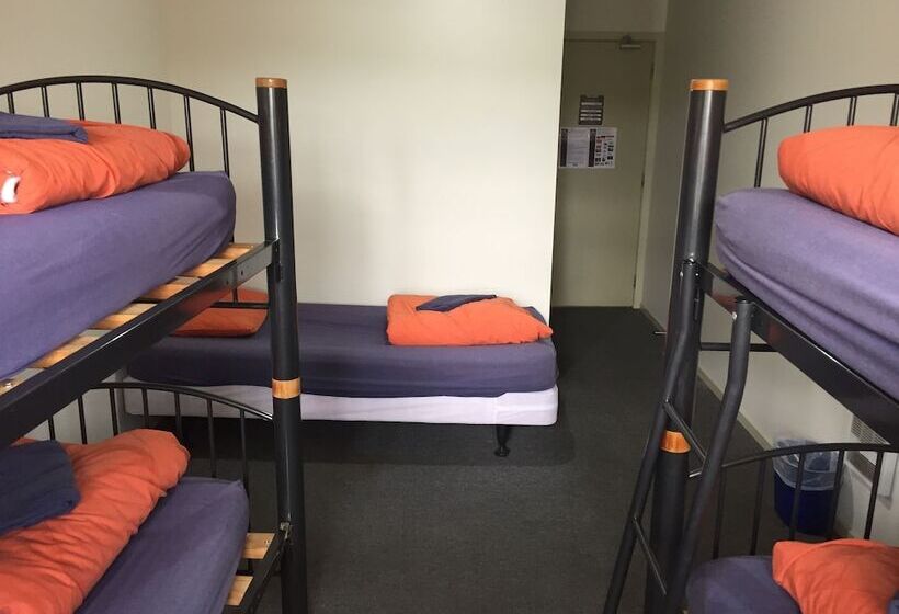 Кровать в Общей Комнате, Tiki Lodge Backpackers