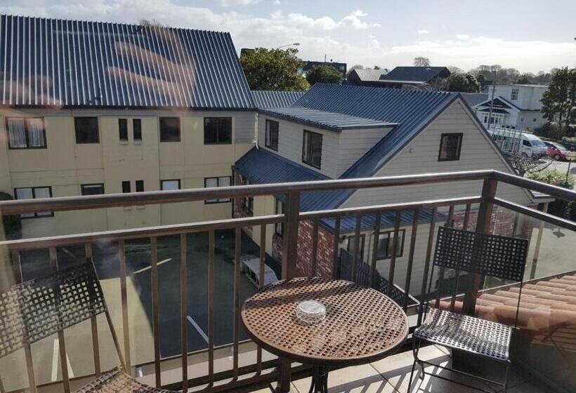 Апартаменты 2 Спальни с Балконом, Delago Motel/apartments