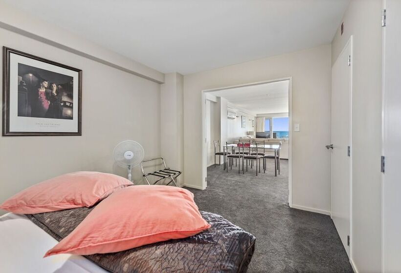 Апартаменты 2 Спальни Вид на Море, Pavilion Beachfront Apartments
