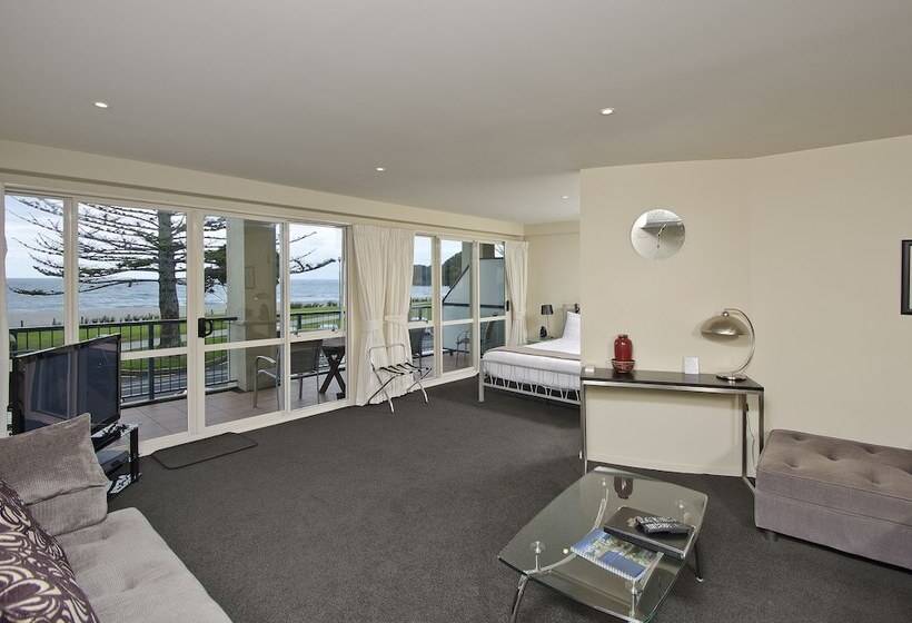 Апартаменты 2 Спальни Вид на Море, Pavilion Beachfront Apartments