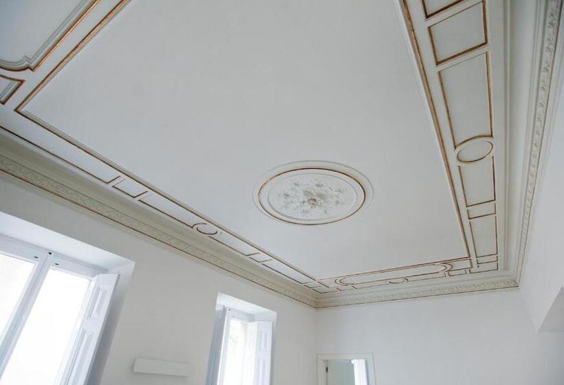 דירת חדר, The Museum Apartments