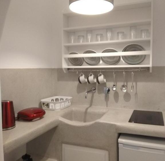 اتاق استاندارد, Nikoletta Studios