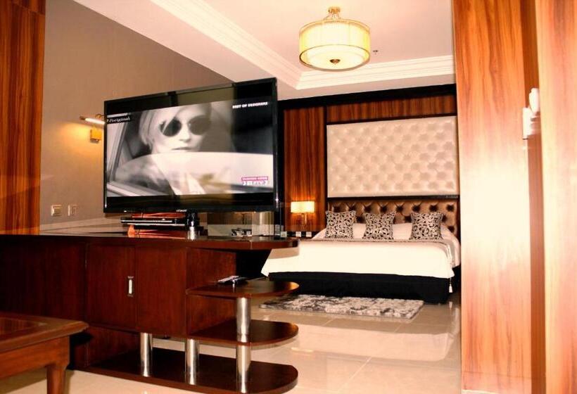 자쿠지 스위트, Central Park Tower Resort