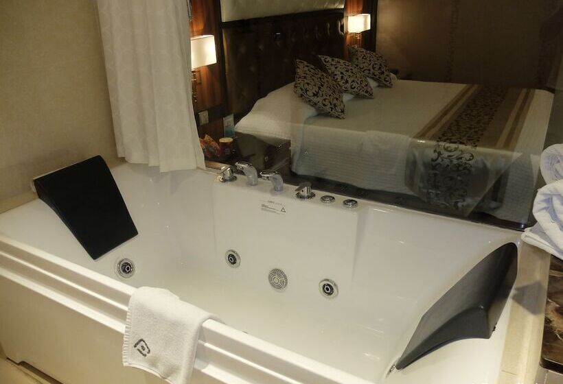 자쿠지 스위트, Central Park Tower Resort