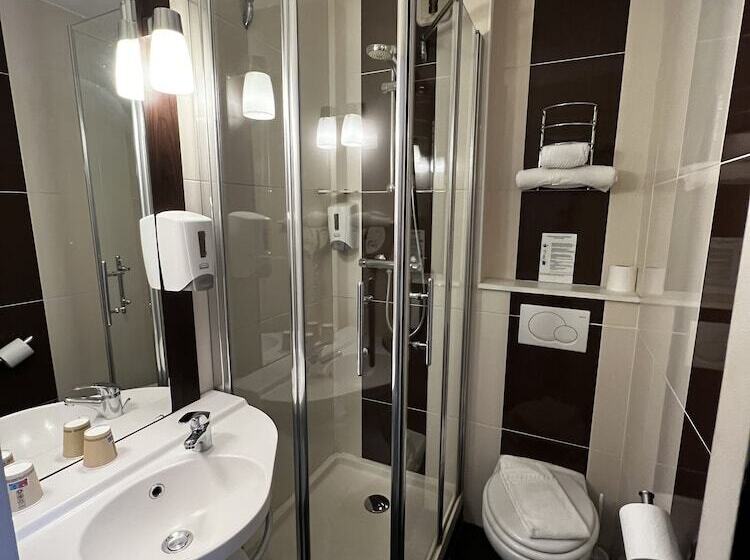 اتاق استاندارد سه نفره, Inn Design Resto Novo Langres
