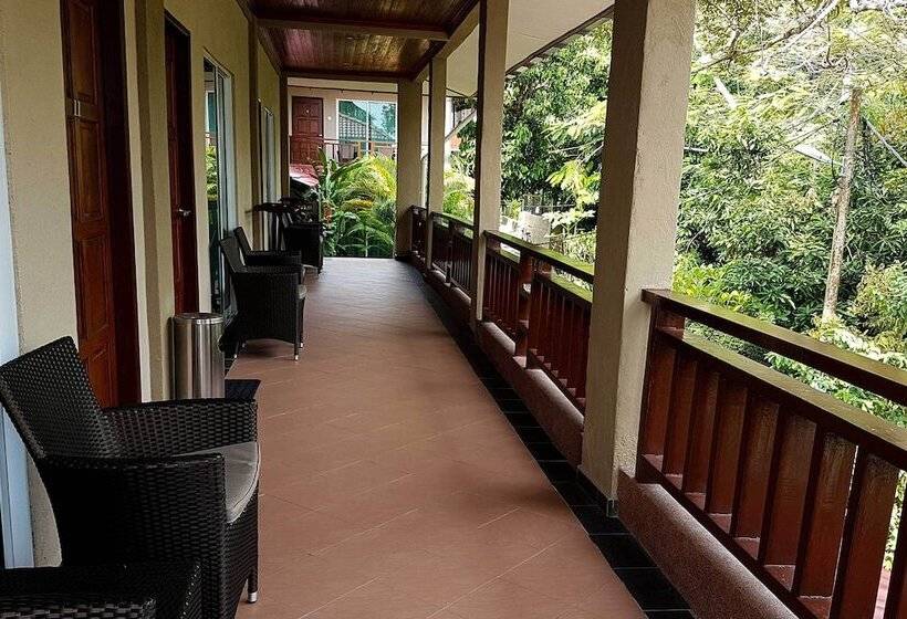 اتاق لوکس سه تخته, Tioman Dive Resort