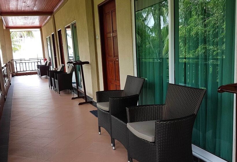اتاق لوکس چهار تخته, Tioman Dive Resort