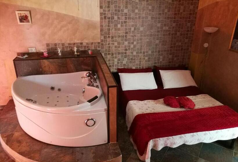 Номер Deluxe с Гидромассажем, Villamir B&b
