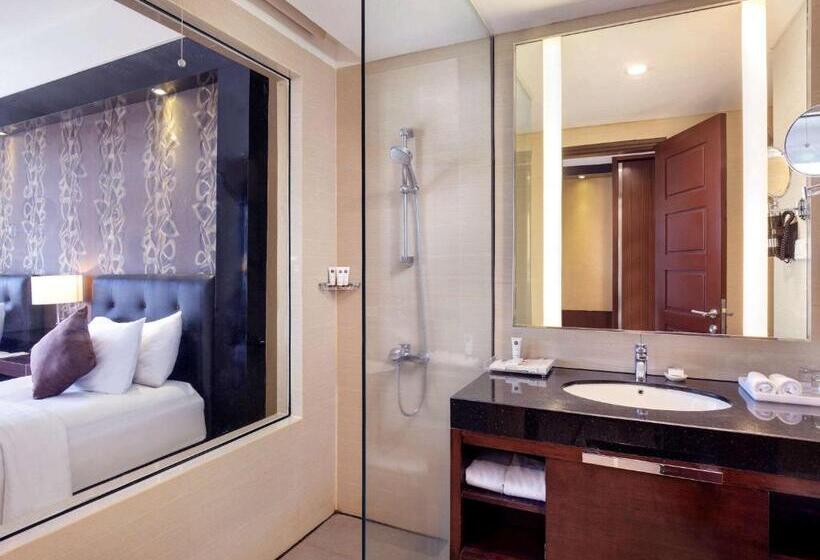 Номер Deluxe, Grand Mercure Solo Baru