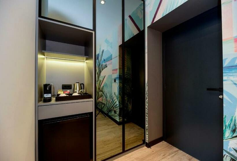 Номер Стандарт с Балконом, The Lion Rooms