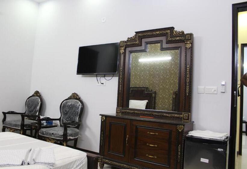 اتاق لوکس سه تخته, Patel Residency Guest House 2