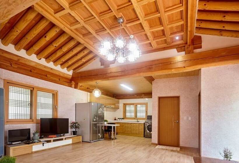 Номер Стандарт, Wanju Hanok Pension Hyurim